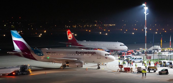 Ein Airbus A319 von Eurowings und ein Airbus A320 von Sundair machten über den Tag mehrere Rundflüge. Nach dem Start des letzten Flugzeuges der Lufthansa setzten beide Flieger zum BER hinüber.