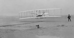 Der große Tag: Am 17. Dezember 1903 flog die Flugmaschine der Gebrüder Wright in Kitty Hawk, North Carolina, das erste Mal.