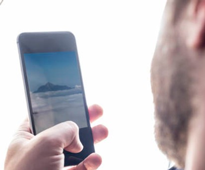 Das Mobiltelefon wird künftig an Bord viel mehr können als heute - dank schnellerem Wifi.