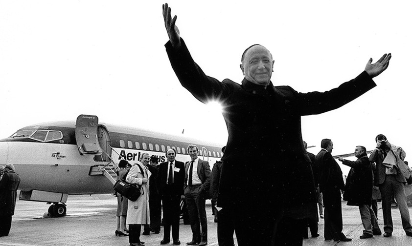 Monsignor James Horan an seinem Flughafen: Er überwand alle Widerstände.