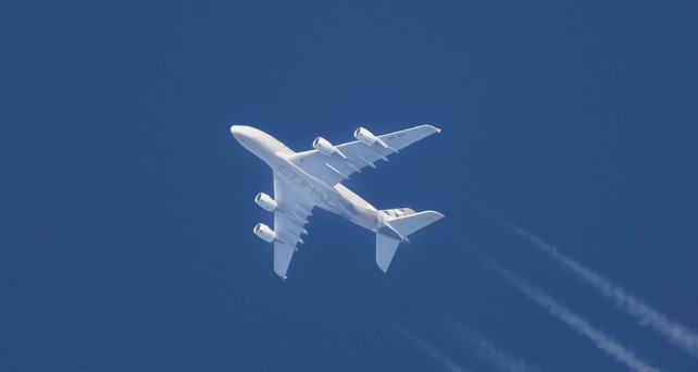 Flieger am Himmel: Die Emissionen werden weniger.