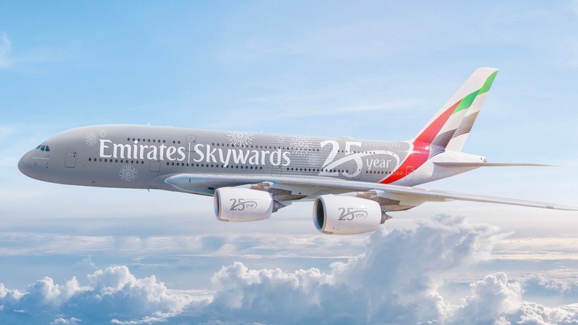 Airbus A380 mit der neuen Sonderlackierung: 25 Jahre Skywards.