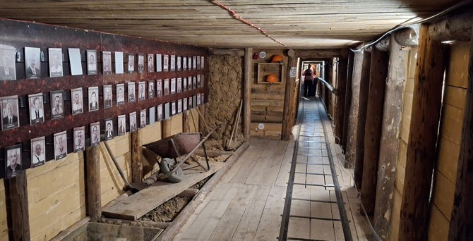 Ein Teil der Tunnelanlage unter der Piste: Er wurde inzwischen komfortabel ausgebaut und kann begangen werden.