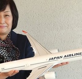 Mitsuko Tottori, Präsidentin und Gruppenchefin von JAL: Erneut Gehaltskürzung.
