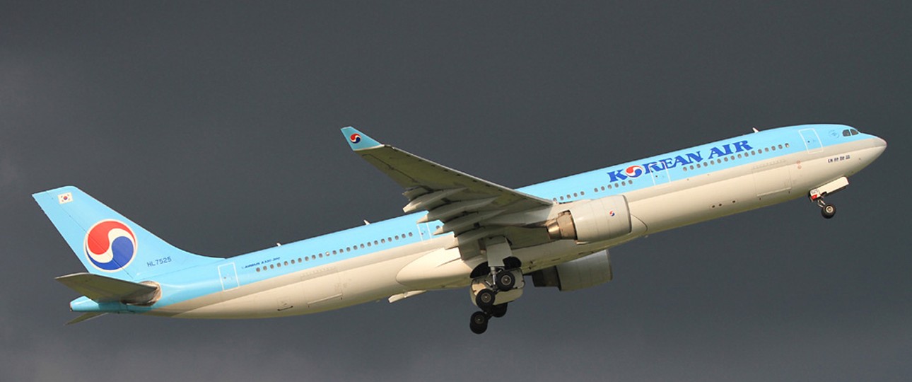 Der Airbus A330 mit dem Kennzeichen HL7525 von Korean Air vor ...