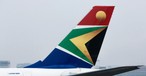 Leitwerk eines Airbus A340 von South African Airways: Der steigende Kerosinpreis setzt der Airline zusätzlich zu.