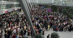 Flughafen Düsseldorf am Freitagmorgen: Betroffen und sehr voll.