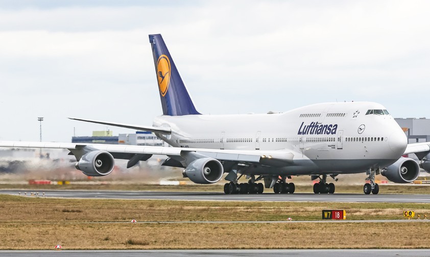 Boeing 747-400.
