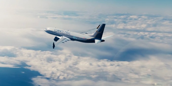 Boeing 737 in Luxx-Global-Bemalung.