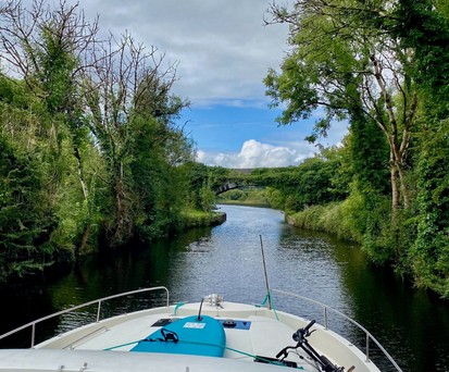 Nicht immer ist es so schmal auf dem Shannon wie hier im Jameson Canal