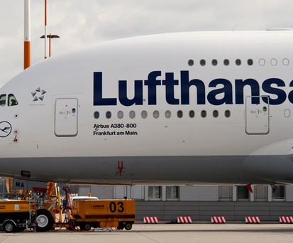 Die D-AIMA von Lufthansa (hier zu sehen 2010 bei Airbus): Heute einer der ältesten aktiven A380 weltweit.
