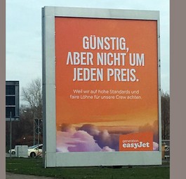 Easyjet-Plakat in Berlin: Der Adressat wird nicht genannt.