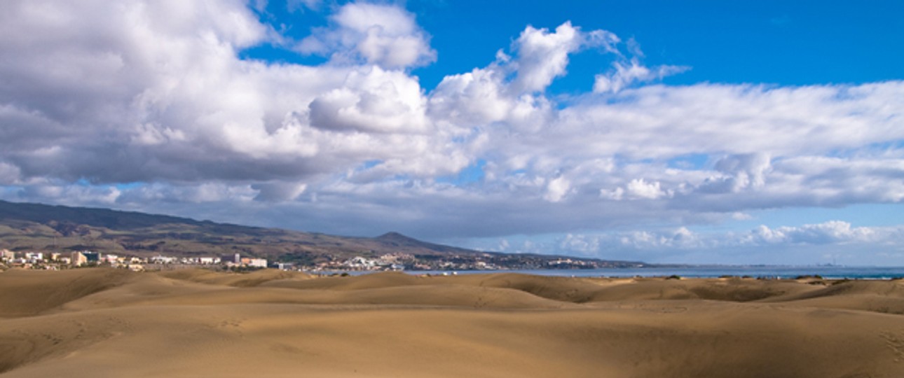 Die weltbekannten Dünen von Playa del Ingles: Mehrkosten für Spanier.