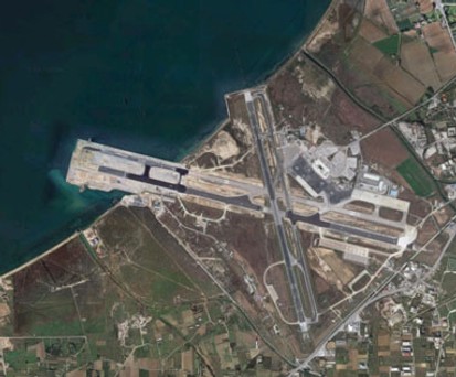 Flughafen Thessaloniki: Zwei Pisten, beide nicht in Betrieb.