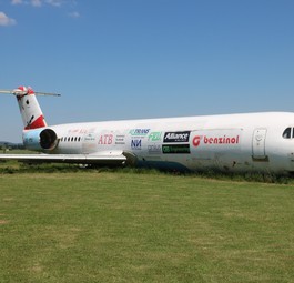 Das neueste Exponat: Eine Fokker 100, die früher für AUA flog.