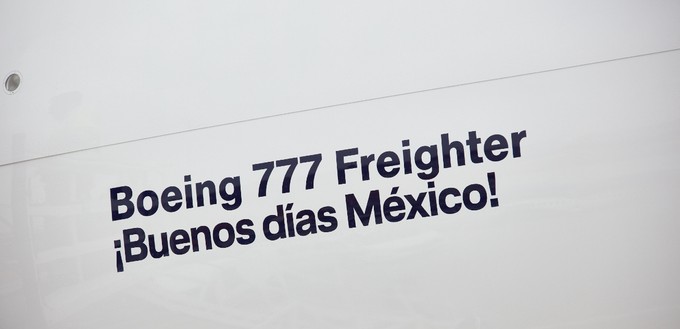 ... mit dem Kennzeichen D-ALFI trägt den Taufnamen ¡Buenos días México!