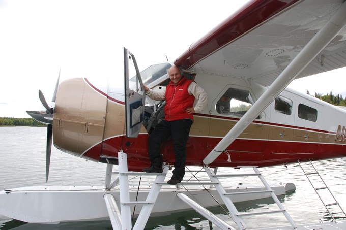 Barszczewski auf einem Wasserflugzeug. Er ist ...