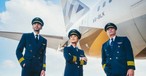 Etihad-Crew und -Flugzeug: Die Airline will ein moderneres Image.