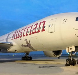 Die Boeing 777 OE-LPF in Hongkong, wo die die 17-jährige Maschine in den letzten Monaten generalüberholt worden ist.