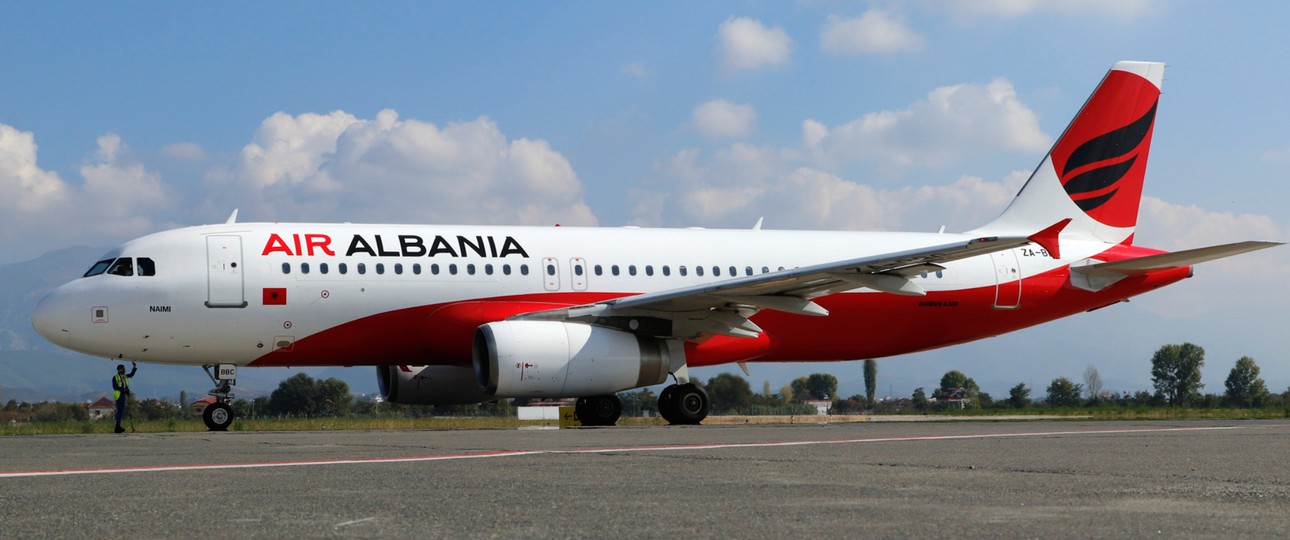 Ein Airbus A320 von Air Albania (Archivbild): Die Fluglinie nutzt bald auch eine Boeing 737.