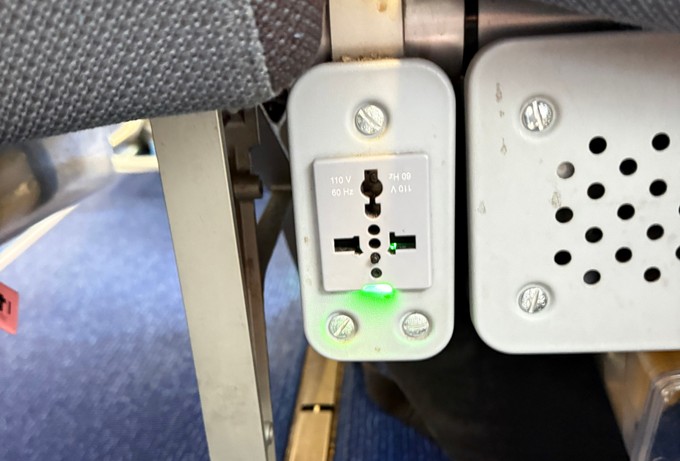 Die Steckdose (und einige Spuren von Vorgängern ...)