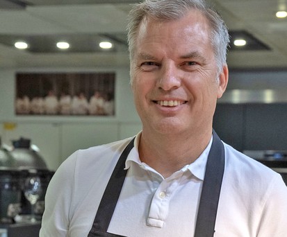 Kapitän Folkert Stikvoort: Siegte beim internen Kochwettbewerb von KLM ...