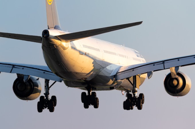 ... von Lufthansa in Düsseldorf ein. 