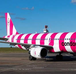 Die Pink Lady: Condor weist mit dem Airbus A320 auf den Brustkrebsmonat Oktober hin.