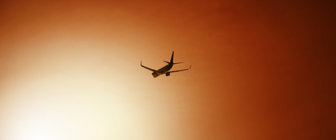 Abflug in den Urlaub: Wer richtig bucht, spart Geld.
