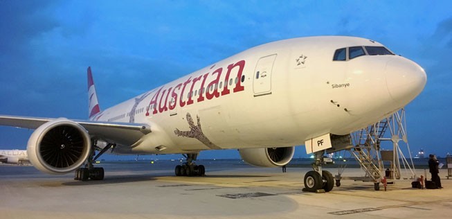 Die Boeing 777 OE-LPF in Hongkong, wo die die 17-jährige Maschine in den letzten Monaten generalüberholt worden ist.