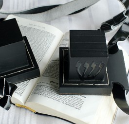 Tora und Tefillin: Wichtig beim Morgengebet.