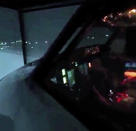 James Price in seinem Flugsimulator: In der Garage abheben.
