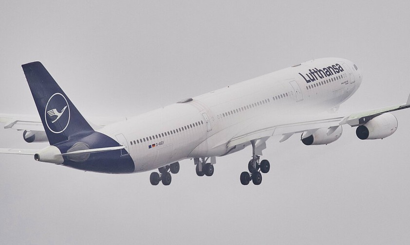 Airbus A340-300 von Lufthansa (Symbolbild): Ein solches Flugzeug verursachte die Verspätung.