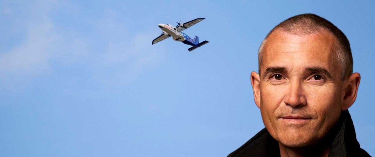 Val Miftakhov, Chef von Zero Avia, und eine Dornier 228 mit ZA600 bei einem Testflug 2023.