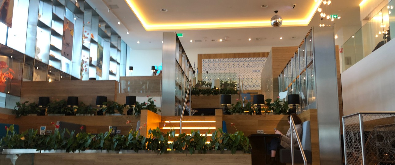 Crown Lounge von KLM in Amsterdam-Schiphol: Insgesamt gibt es fünf verschiedene Bereiche. Hier zu sehen ist der Bereich Dutch Mountain.