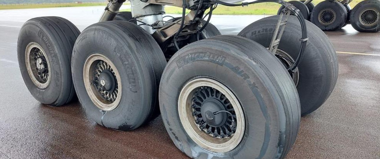 Fahrwerk der Boeing 777 von KLM: Landung mit Komplikationen.