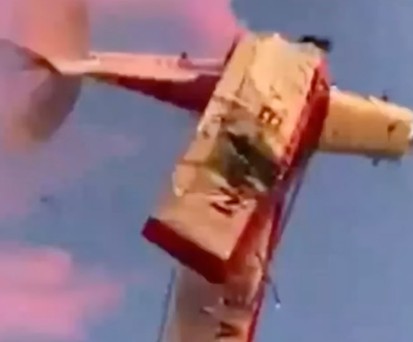Im Flug knickt plötzlich eine Tragfläche ab