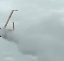 Flugzeug verliert im Flug seine Flügel