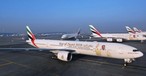 Airbus A380 und Boeing 777 mit Spezialbemalung: Ehre für den Gründervater des Staatenbundes.