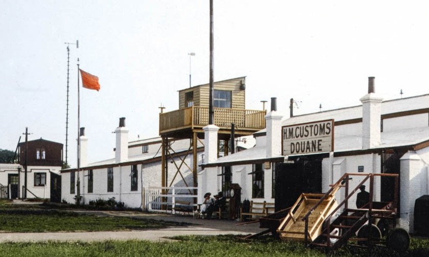 Kontrollturm des Croydon Airports: 1920 wurde der erste Kontrollturm der Welt aufgestellt.