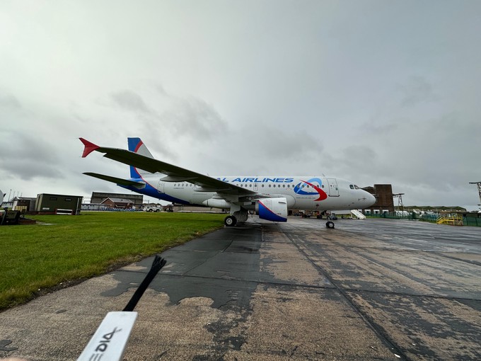 Ein Flieger einer Leasinggesellschaft, das einst von Ural Airlines unterwegs war.