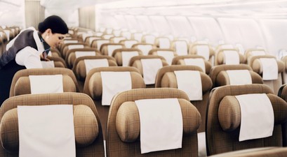 Kabine eines Airbus A330 von Swiss:S chick, aber in die Jahre gekommen.