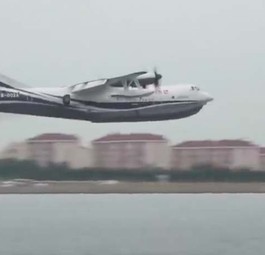 Chinas riesiges Flugboot probt erstmals auf dem Meer