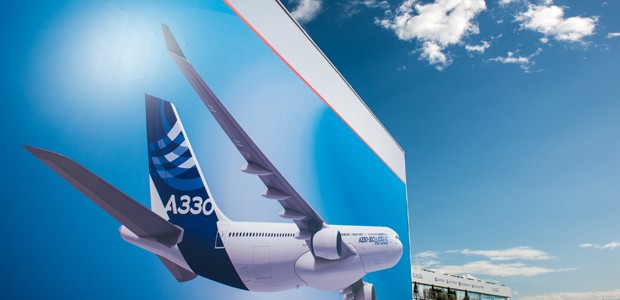 Werbung für den A330 and der Fassade von EADS in Toulouse: Neue Pläne.