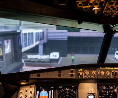 Cockpit eines Airbus A320 von Lufthansa: Der Kopilot war während zehn Minuten handlungsunfähig.