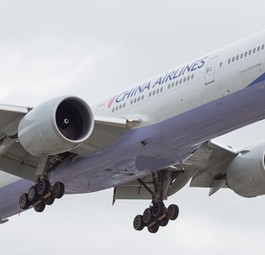 Flieger von China Airlines: Die Fluggesellschaft muss ihre Athen-Passagiere im Sommer auf Dritt-Airlines umbuchen.