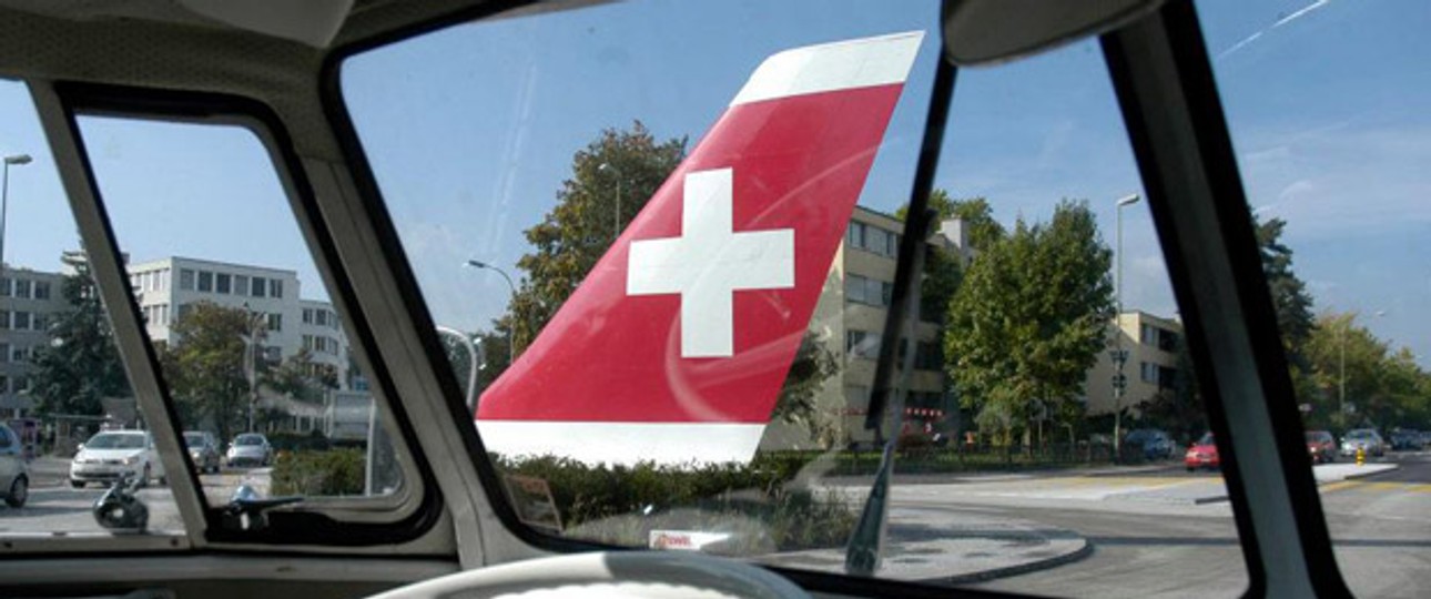 Heckflossen-Kreisel beim Hauptsitz von Swiss: ...