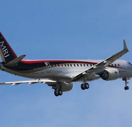 Und er fliegt doch! Am 11. November 2015 hob der Mitsubishi Regional Jet erstmals ab. 1,5 Stunden lang wurden seine Flugeigenschaften getestet.