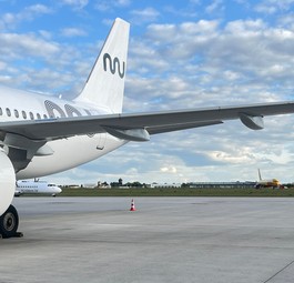 Airbus A320 Neo von Marabu: Das Flugzeug mit der Kennung ES-MBD ist momentan am Boden.