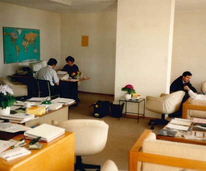 Bescheiden geht es los. Nach der Gründung im Jahr 1989 bekommt Sun Express ihr erstes Büro...